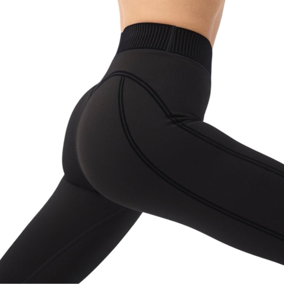 NWT Alo Yoga Airlift High Waist 7/8 Line Up Legging size Small in Black - Picture 2 of 8